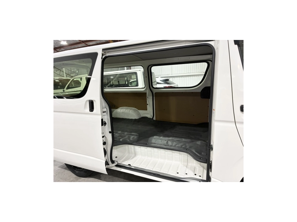 2017 Toyota Hiace ** 3L** =2wd= MID YEAR SUPER SALE