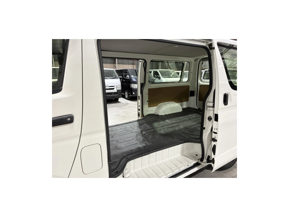2017 Toyota Hiace ** 3L** =2wd= MID YEAR SUPER SALE