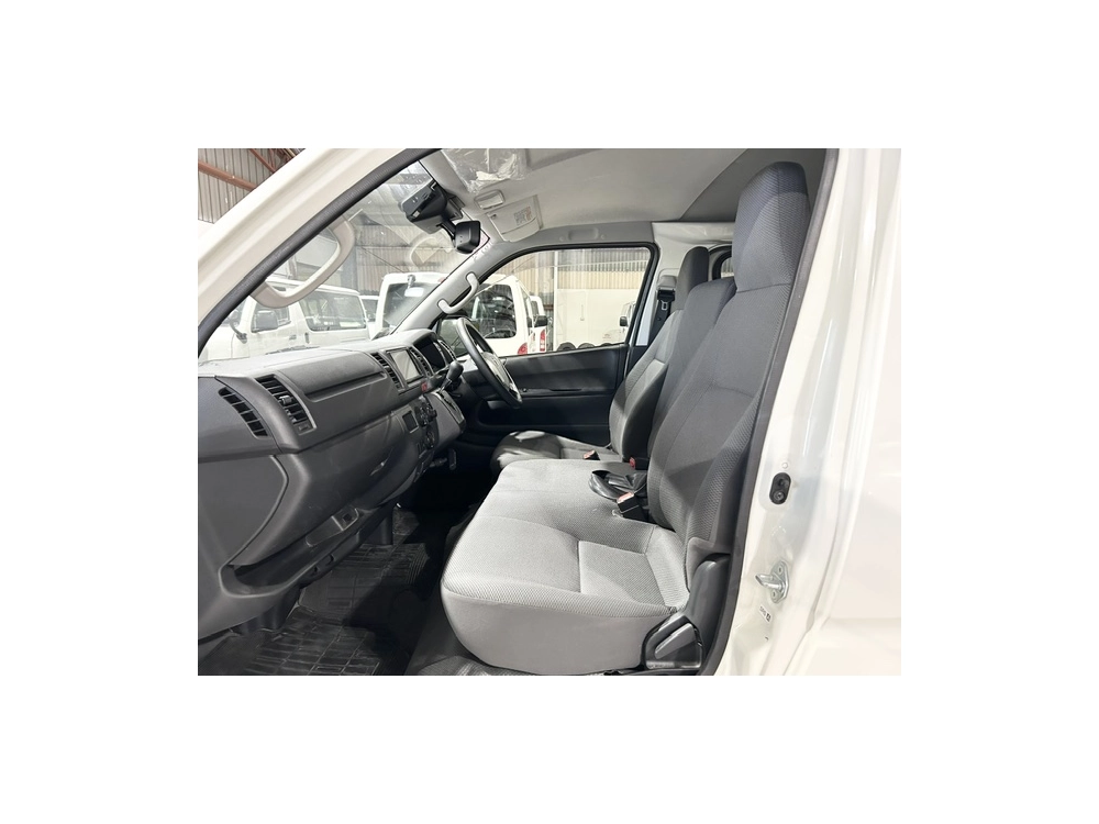 2018 Toyota Hiace =2WD= Free Mag Wheels 