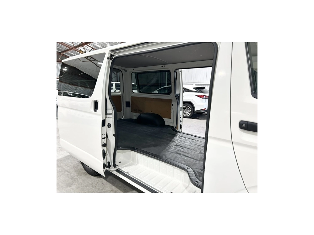 2018 Toyota Hiace =2WD= Free Mag Wheels 