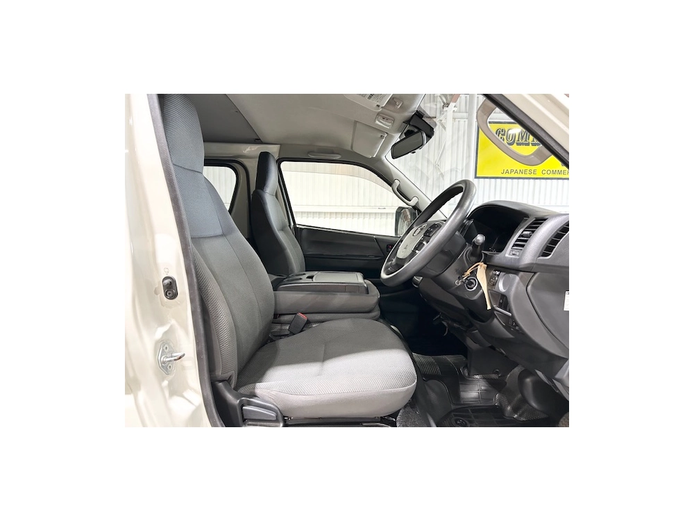 2022 Toyota Hiace Facelift = 4X4 = 6 Seaters