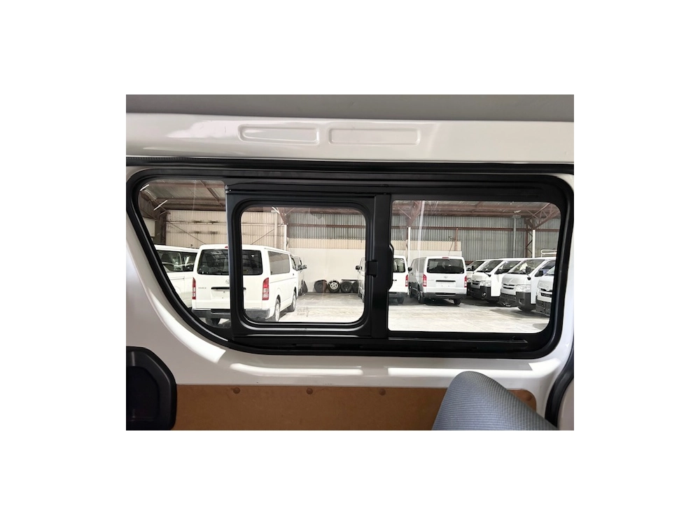 2022 Toyota Hiace Facelift = 4X4 = 6 Seaters