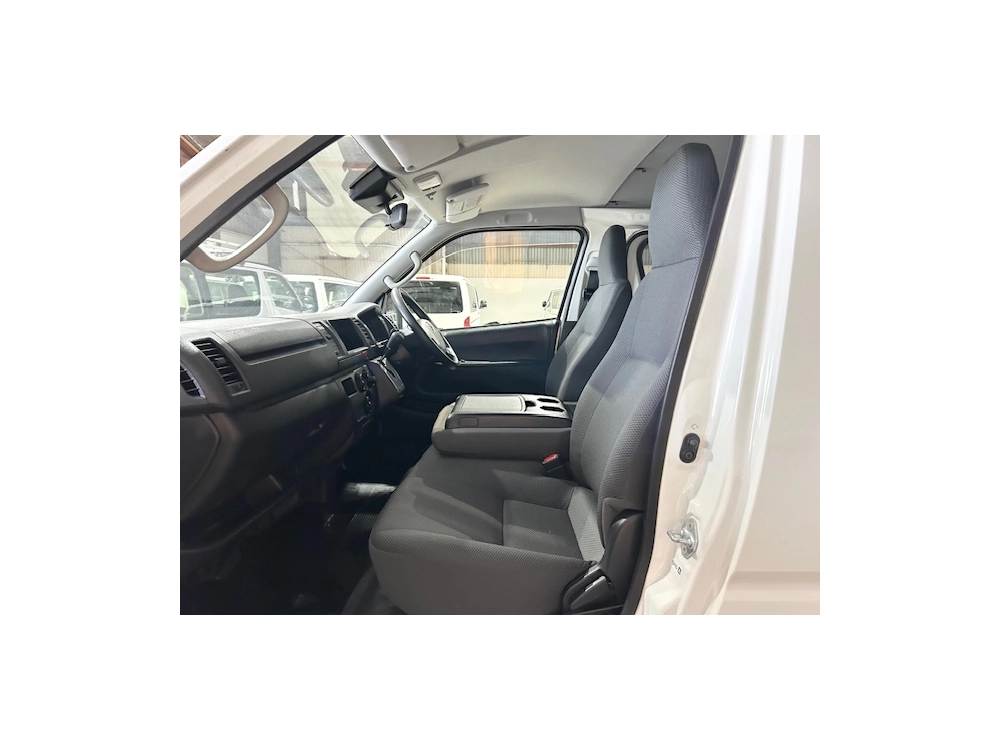 2022 Toyota Hiace Facelift = 4X4 = 6 Seaters