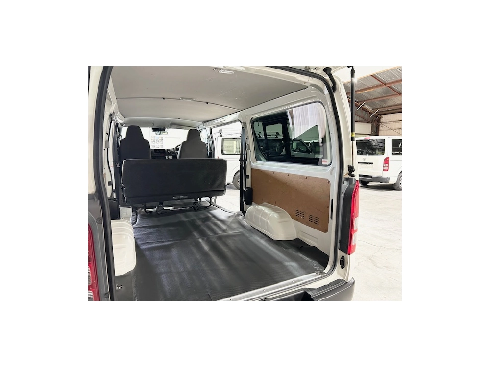 2022 Toyota Hiace Facelift = 4X4 = 6 Seaters