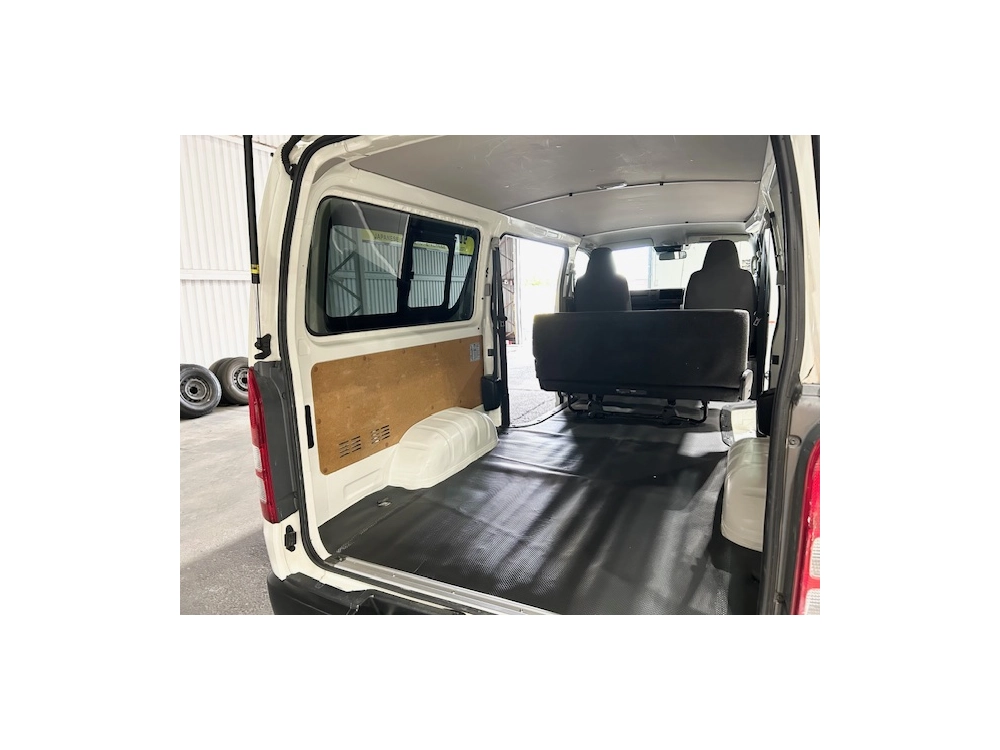 2022 Toyota Hiace Facelift = 4X4 = 6 Seaters