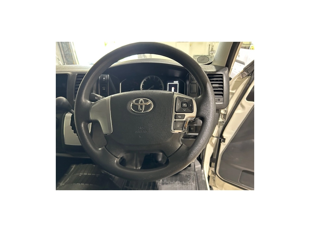 2022 Toyota Hiace Facelift = 4X4 = 6 Seaters