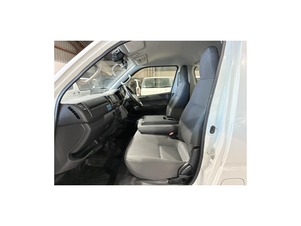 2020 Toyota Hiace = 4X4 = REAR AIRCON / 6 SEATER !!