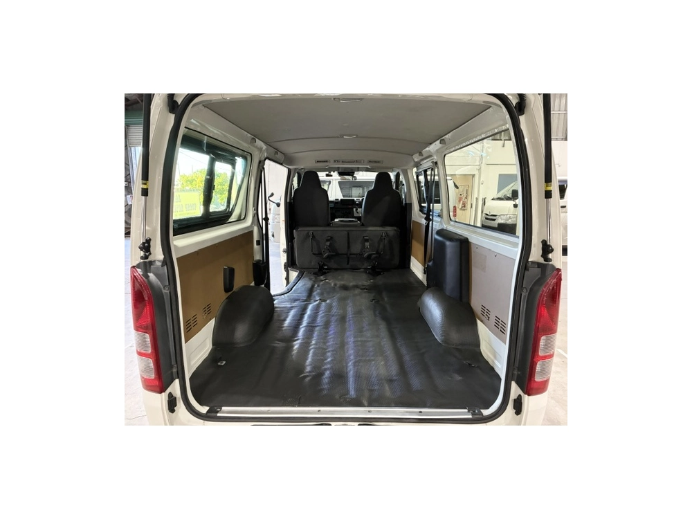 2020 Toyota Hiace = 4X4 = REAR AIRCON / 6 SEATER !!
