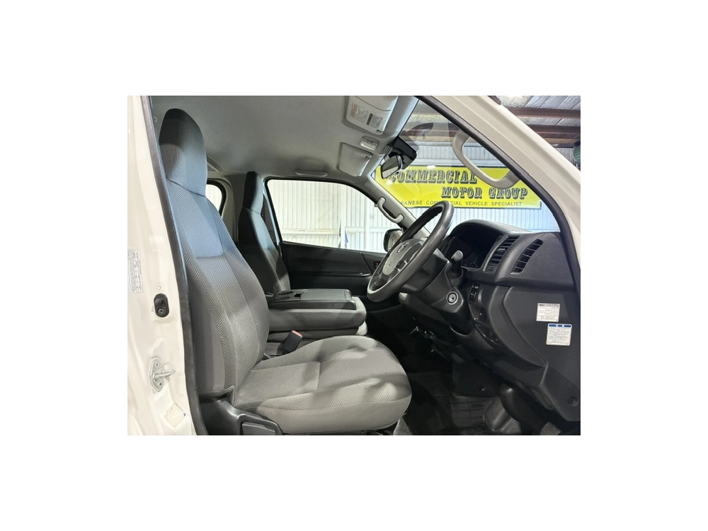 2020 Toyota Hiace = 4X4 = REAR AIRCON / 6 SEATER !!