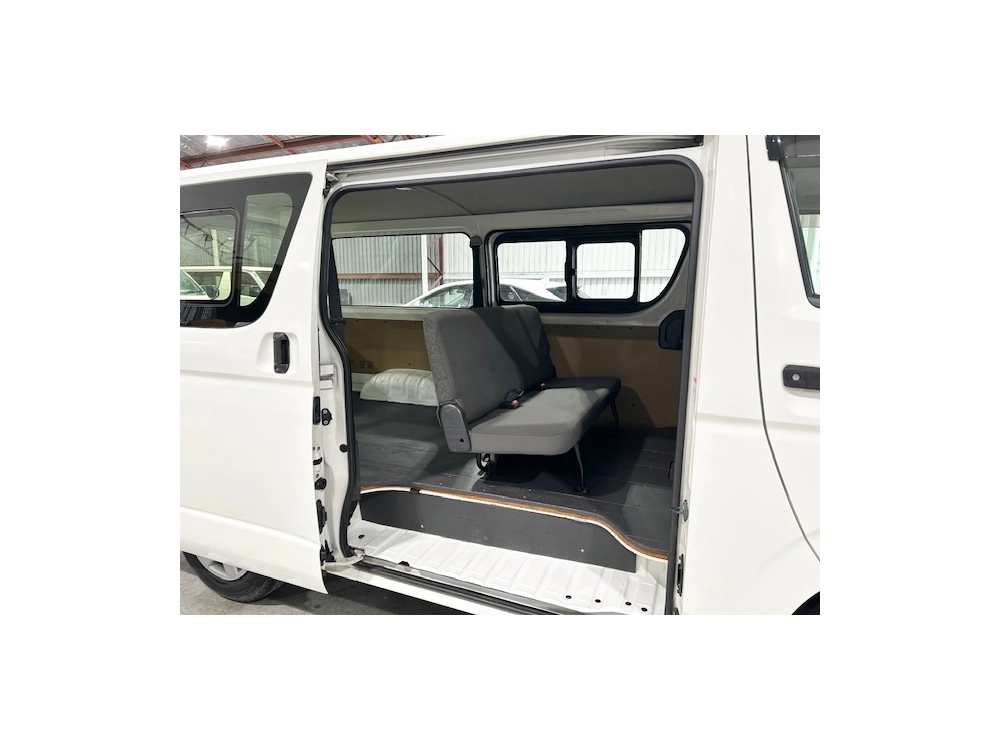 2016 Toyota Hiace 3L Diesel 4WD * NEW YEAR SALE * 