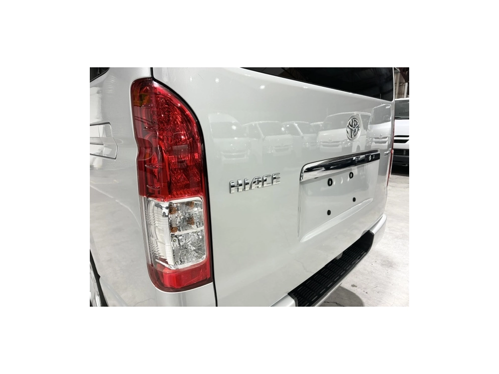 2021 Toyota Hiace FACELIFT MODEL - TOP SPEC *** SUPER GL *** 2WD FULL OPTIONS -