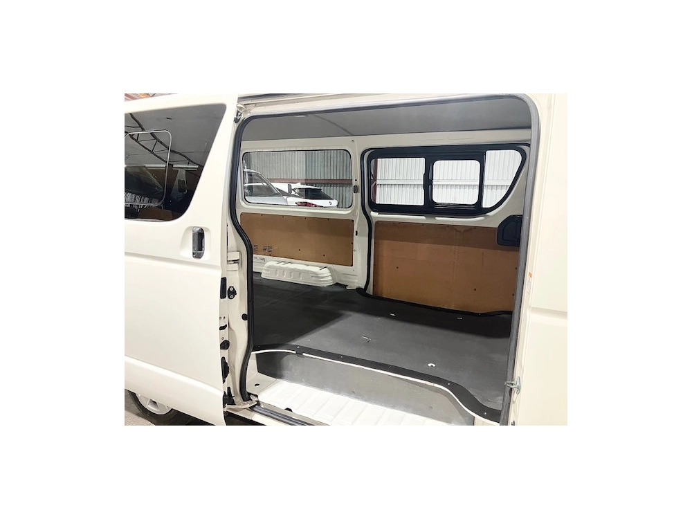 2018 Toyota Hiace 2.8L Diesel Turbo *** BIG SALE _ WAS $31,995 - NOW $ 28,500***