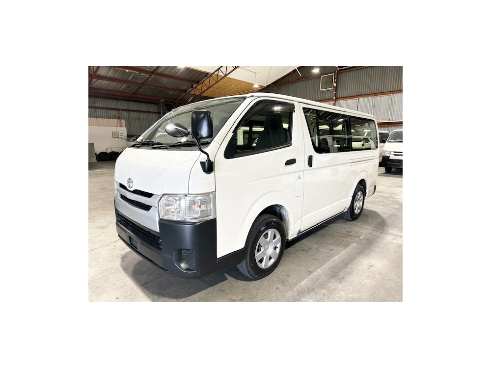 2017 Toyota Hiace 3L DIESEL 4X4 - 6 SEATERS-