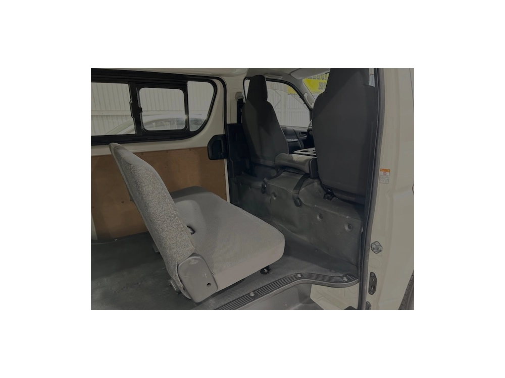2017 Toyota Hiace 3L DIESEL 4X4 - 6 SEATERS-