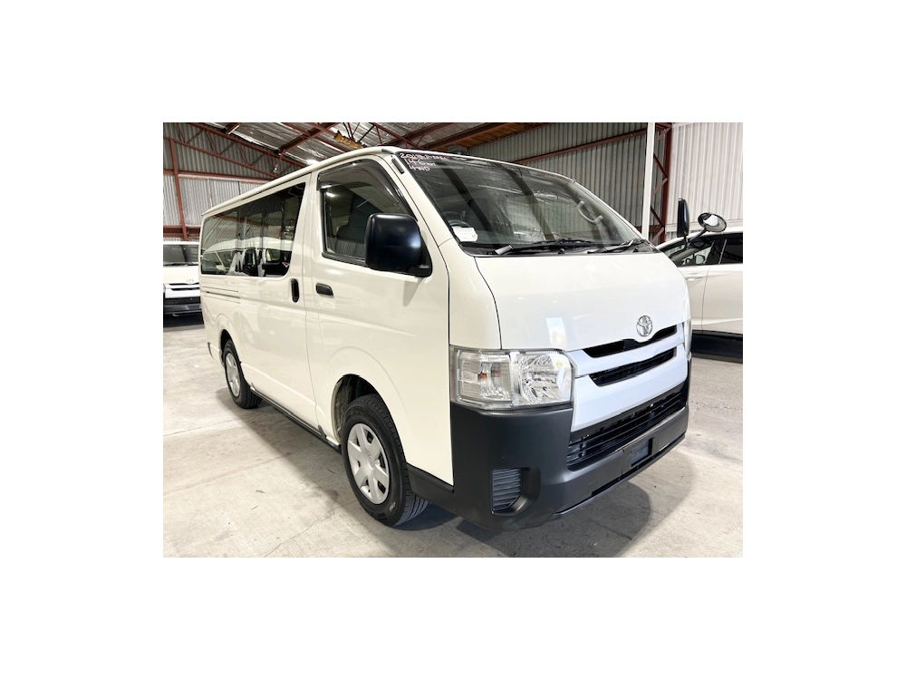 2017 Toyota Hiace 3L DIESEL 4X4 - 6 SEATERS_ $500 DISCOUNTED FOR FUEL (1 WEEK ONLY)