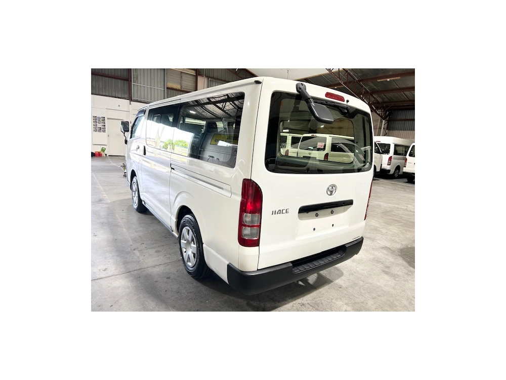 2017 Toyota Hiace 3L DIESEL 4X4 - 6 SEATERS-