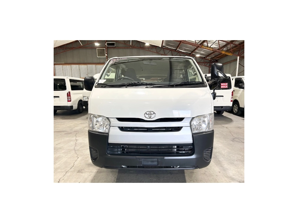 2017 Toyota Hiace 3L DIESEL 4X4 - 6 SEATERS_ $500 DISCOUNTED FOR FUEL (1 WEEK ONLY)