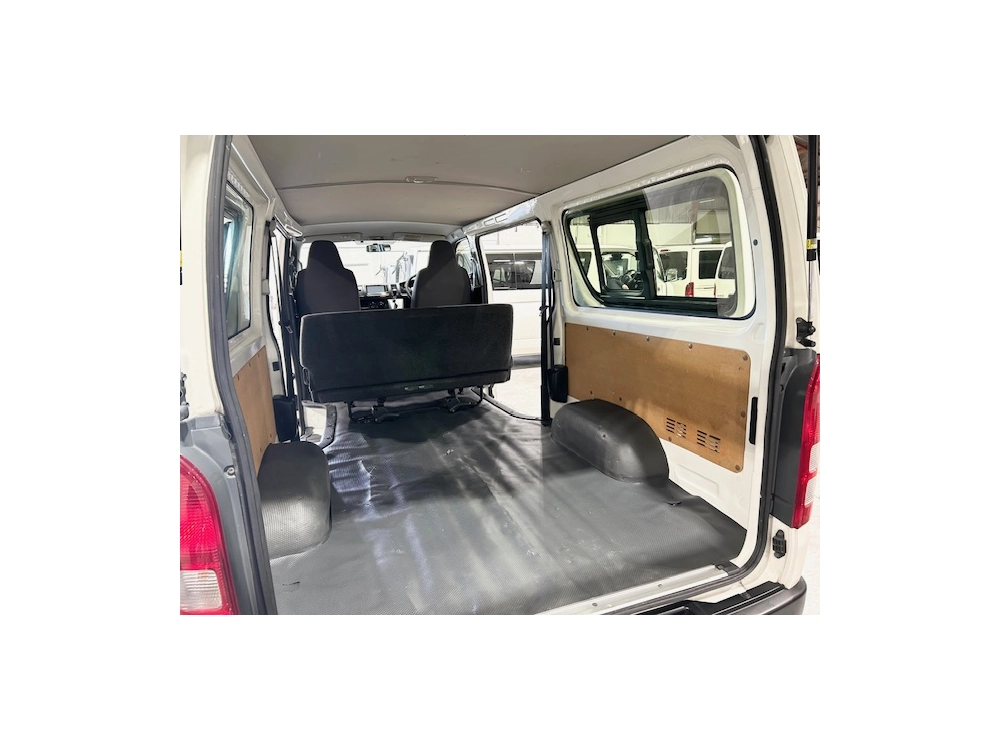 2017 Toyota Hiace 3L DIESEL 4X4 - 6 SEATERS_ $500 DISCOUNTED FOR FUEL (1 WEEK ONLY)