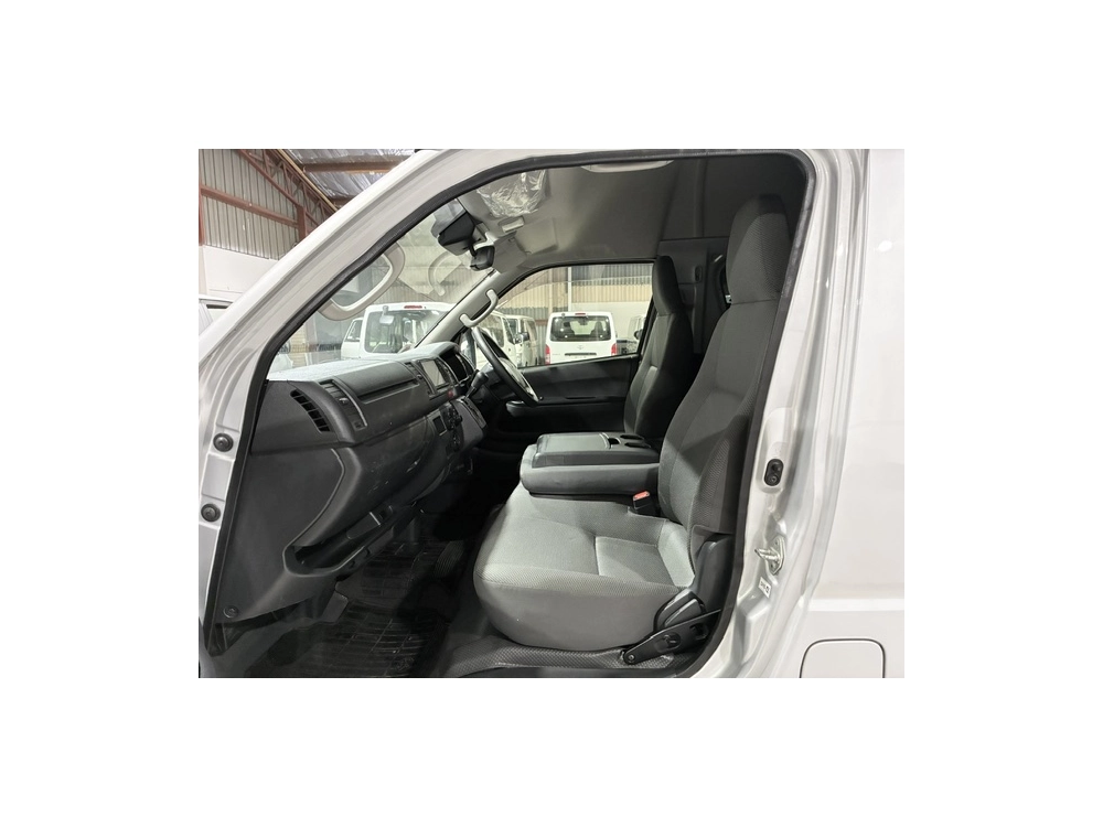 2023 FACELIFT Toyota Hiace =4X4= HIGHROOF 360 Degree Camera / 6 SEATER