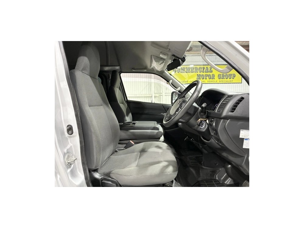 2023 FACELIFT Toyota Hiace =4X4= HIGHROOF 360 Degree Camera / 6 SEATER