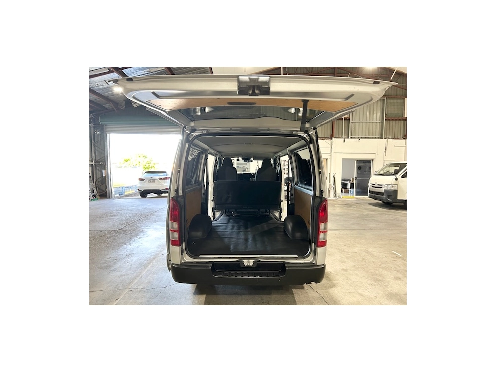 2019 Toyota Hiace =4X4= 6 Seaters - Dual Airbags