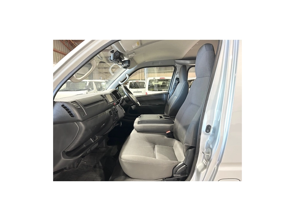 2019 Toyota Hiace =4X4= 6 Seaters - Dual Airbags