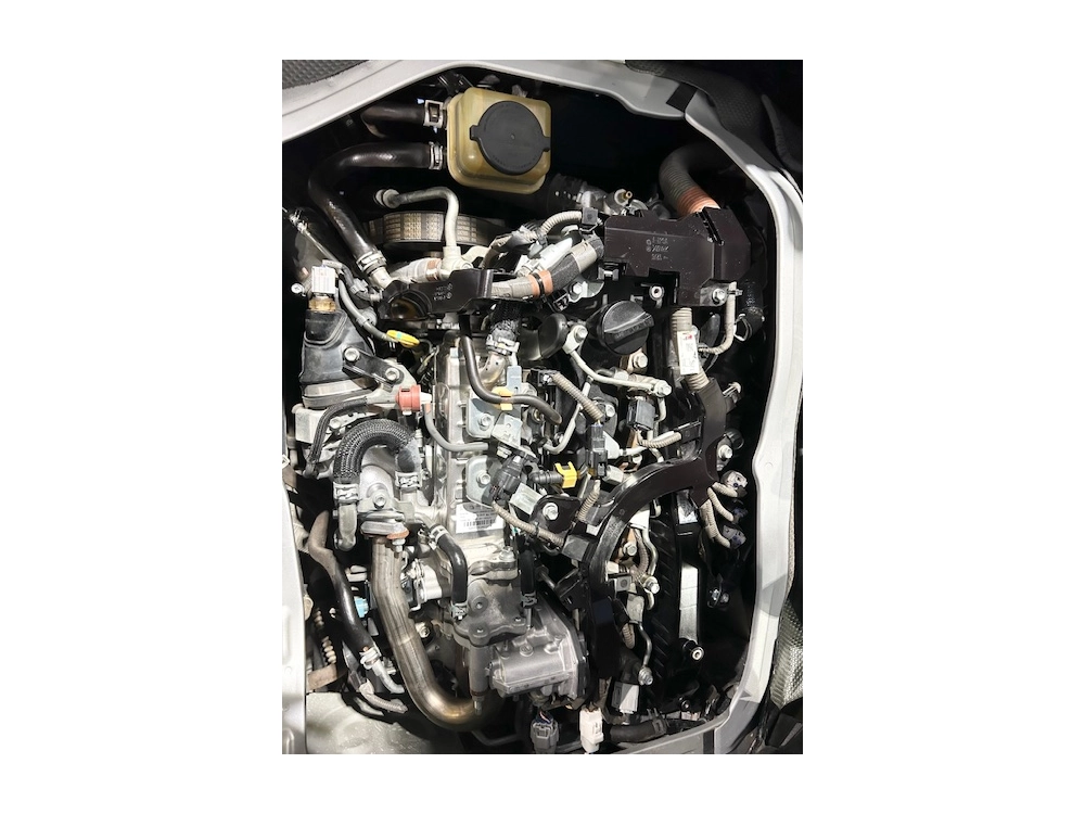 2020 Toyota Hiace 4WD / 6 Seater - NEW YEAR SALE -