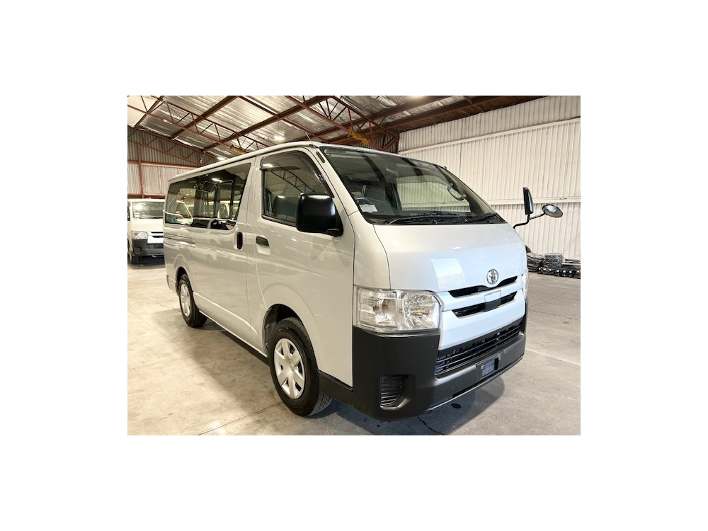 2020 Toyota Hiace 4WD / 6 Seater