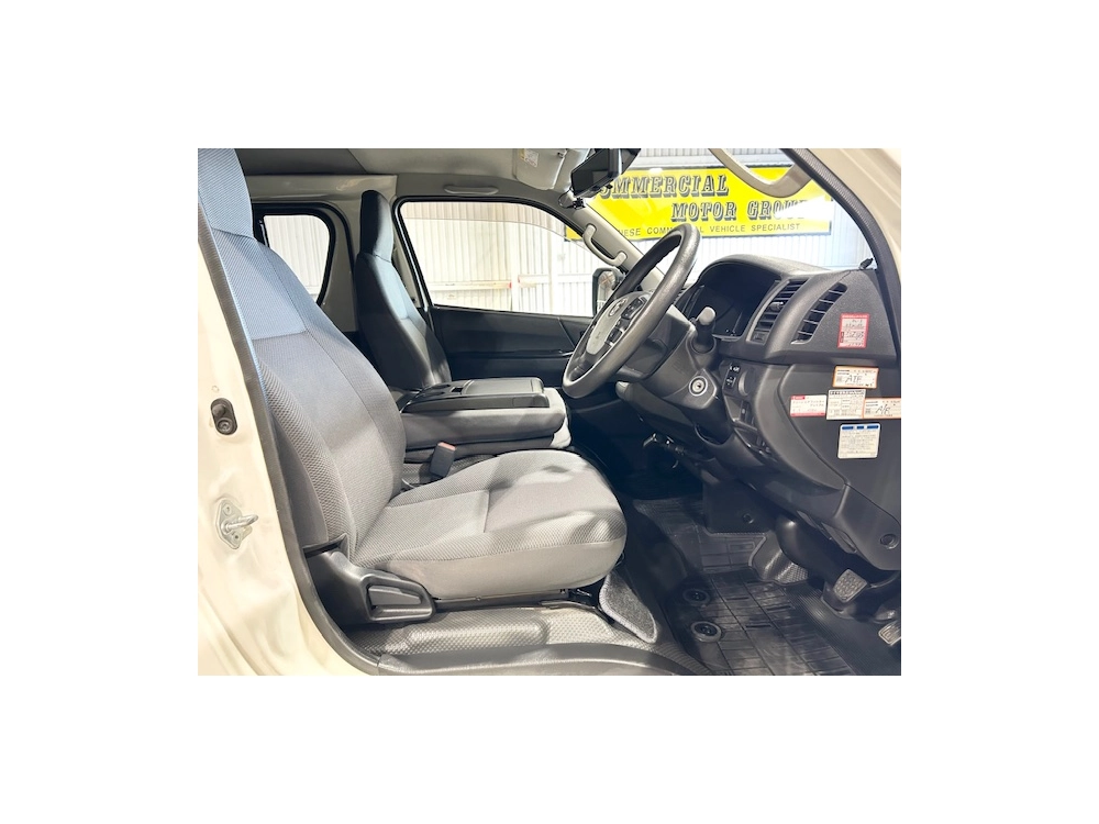 2020 Toyota Hiace FULL OPTION =4X4= 