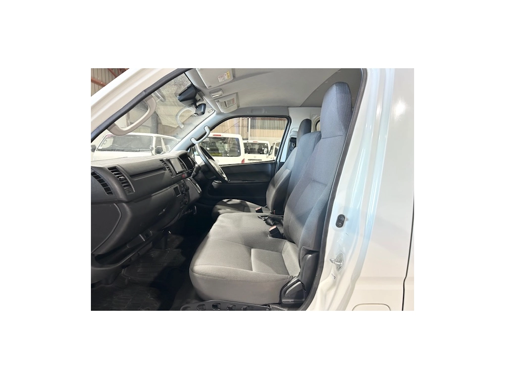 2019 Toyota Hiace =4X4= 6 Seaters - Dual Airbags