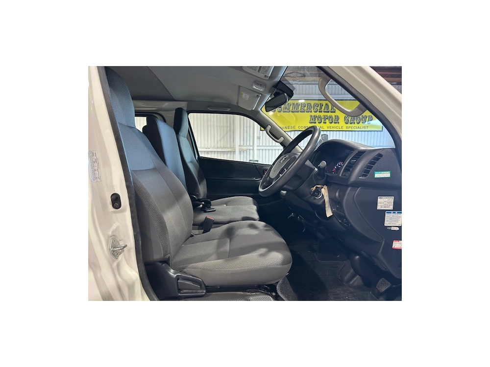 2019 Toyota Hiace =4X4= 6 Seaters - Dual Airbags
