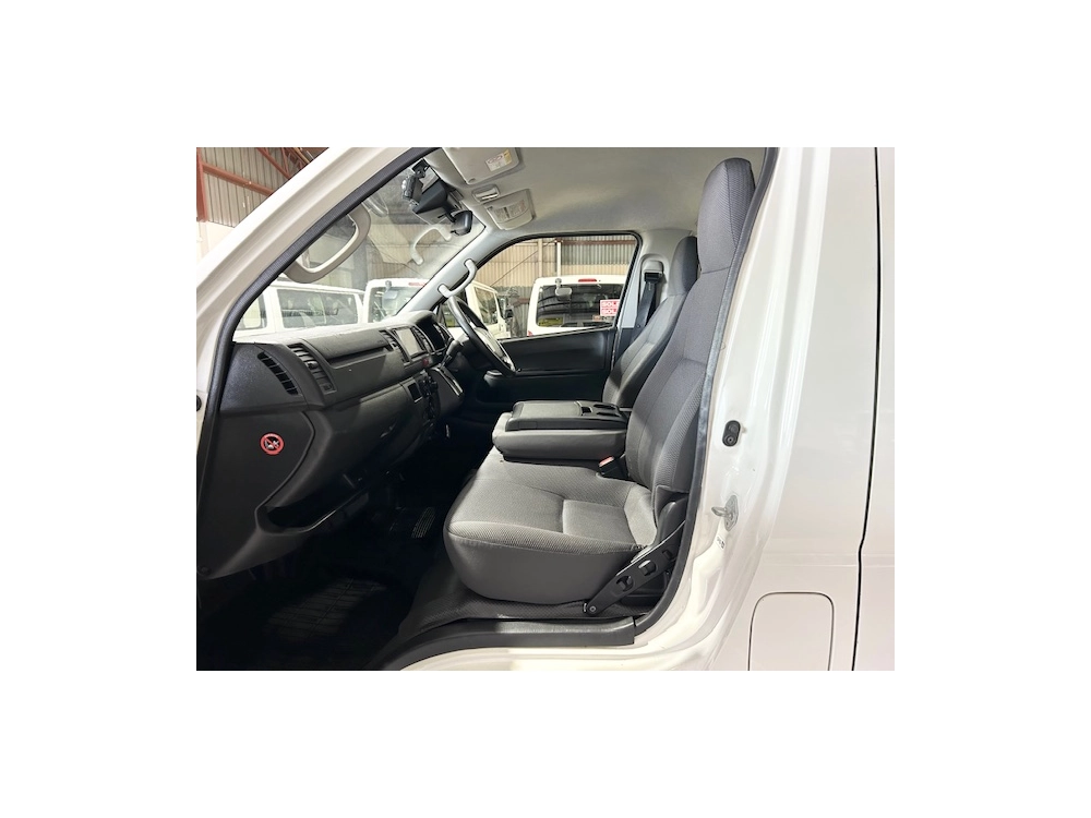 2018 Toyota Hiace --$4500 REDUCED-- **4WD** REMOVABLE BACK SEATS 