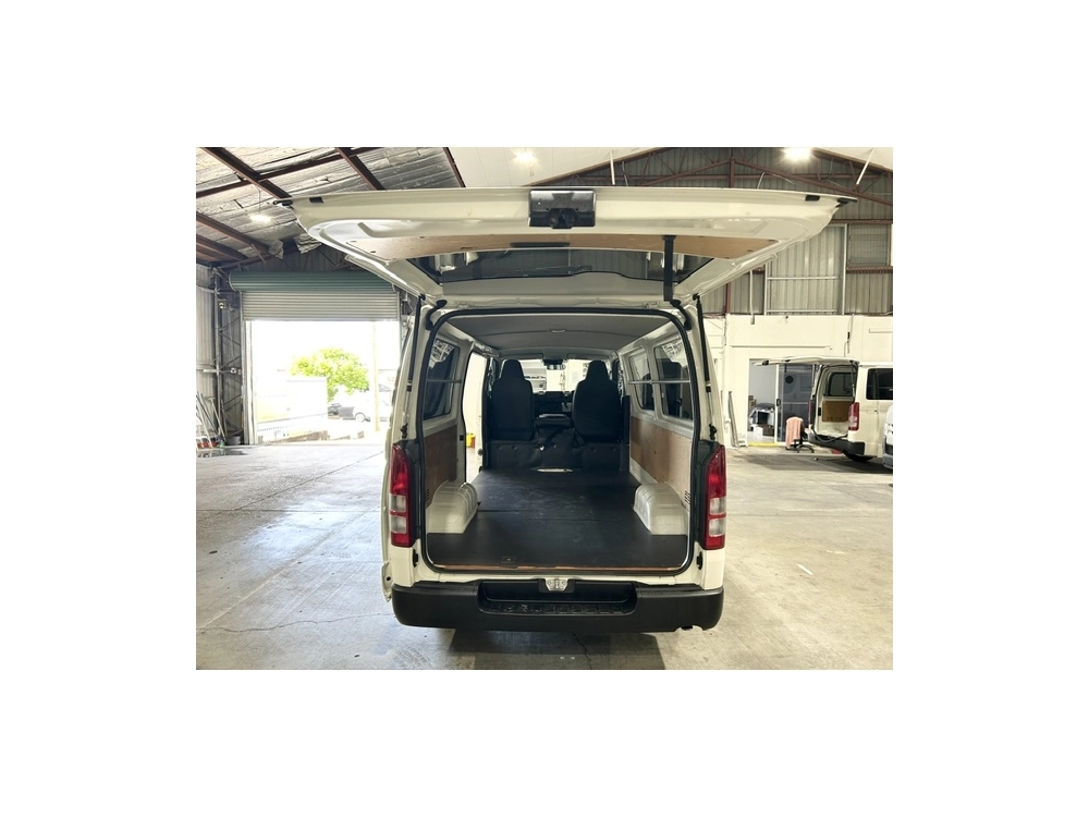 2018 Toyota Hiace =4X4= TIMBER FLOOR $1000 DISCOUNTED for Fuel