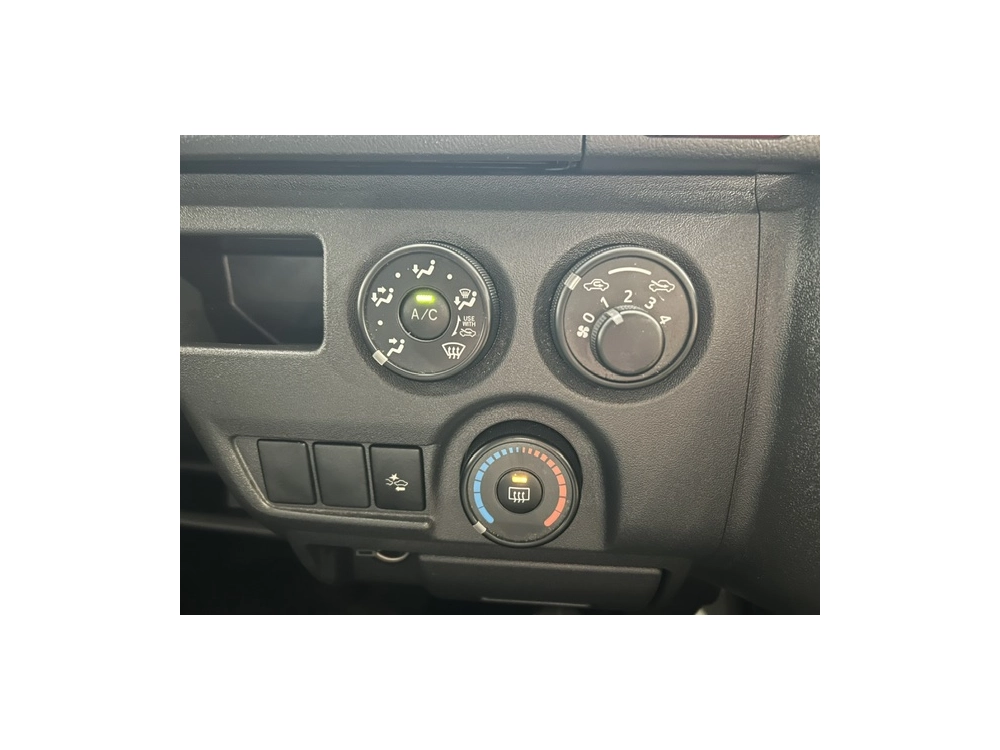 2018 Toyota Hiace =4X4= TIMBER FLOOR $1000 DISCOUNTED for Fuel