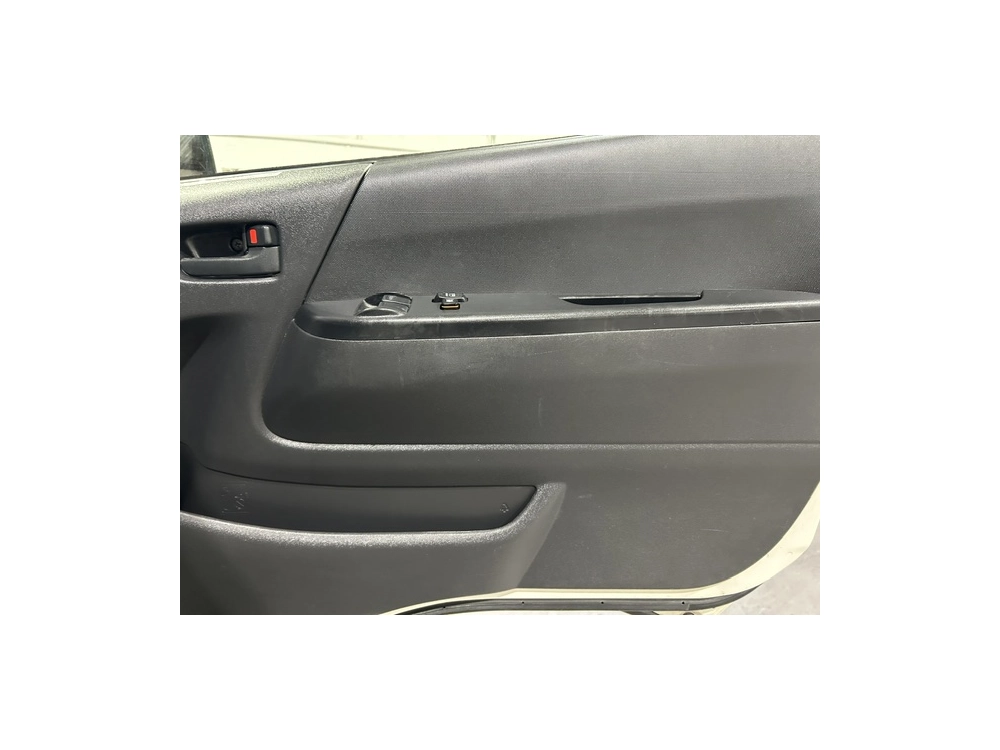 2018 Toyota Hiace =4X4= TIMBER FLOOR $1000 DISCOUNTED for Fuel