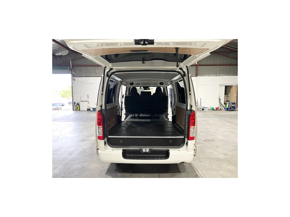 2017 TOYOTA HIACE LWB 2.8L DIESEL TURBO
