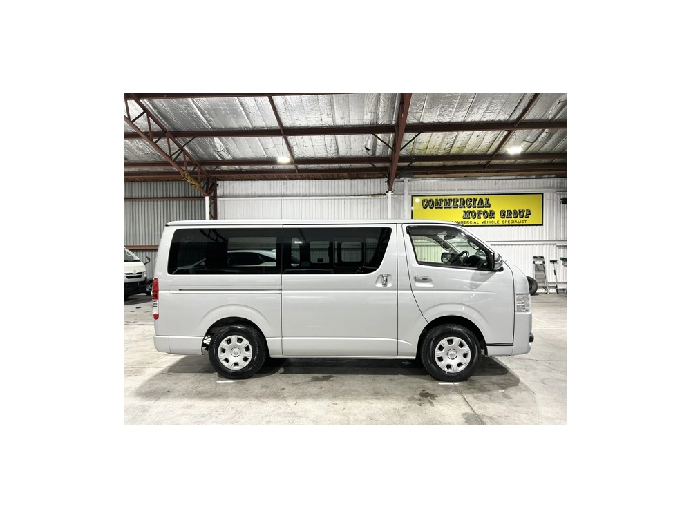 2020 Toyota Hiace 4X4 SUPER GL!!! 5 SEATER / with REAR AIRCON!!