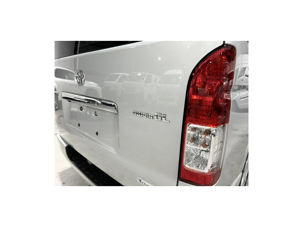 2020 Toyota Hiace 4X4 SUPER GL!!! 5 SEATER / with REAR AIRCON!!