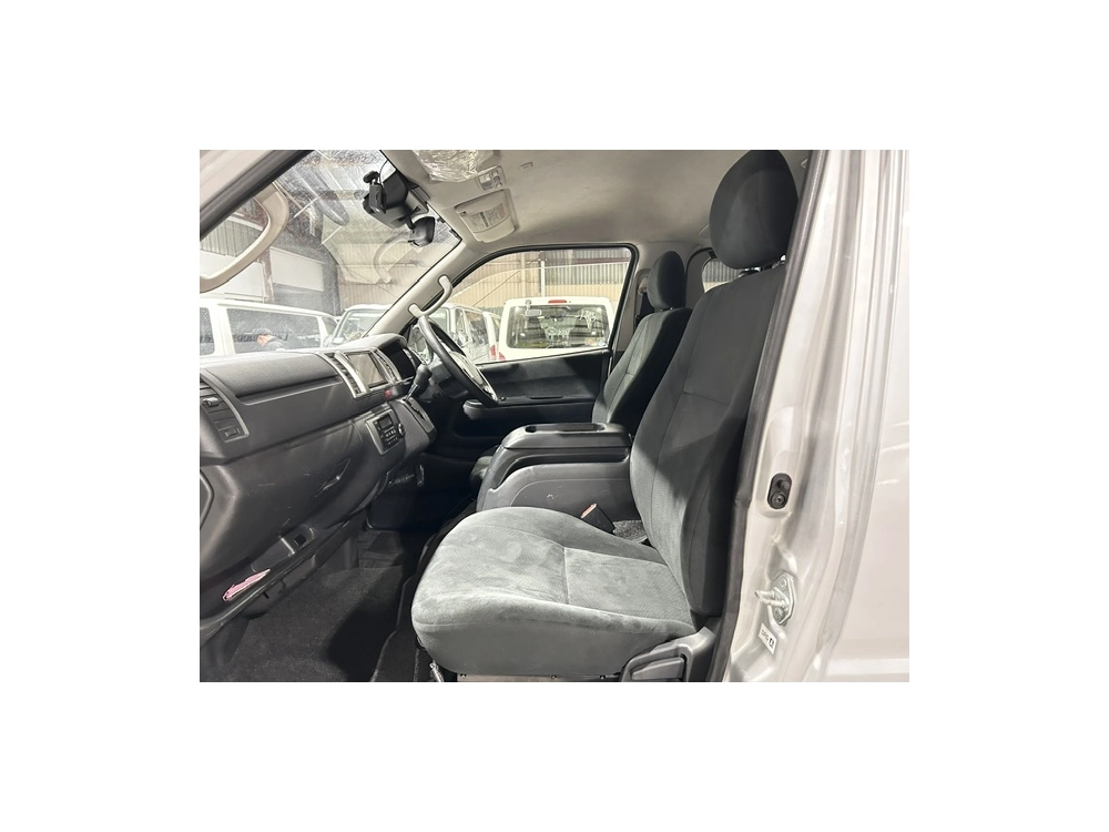 2020 Toyota Hiace 4X4 SUPER GL!!! 5 SEATER / with REAR AIRCON!!