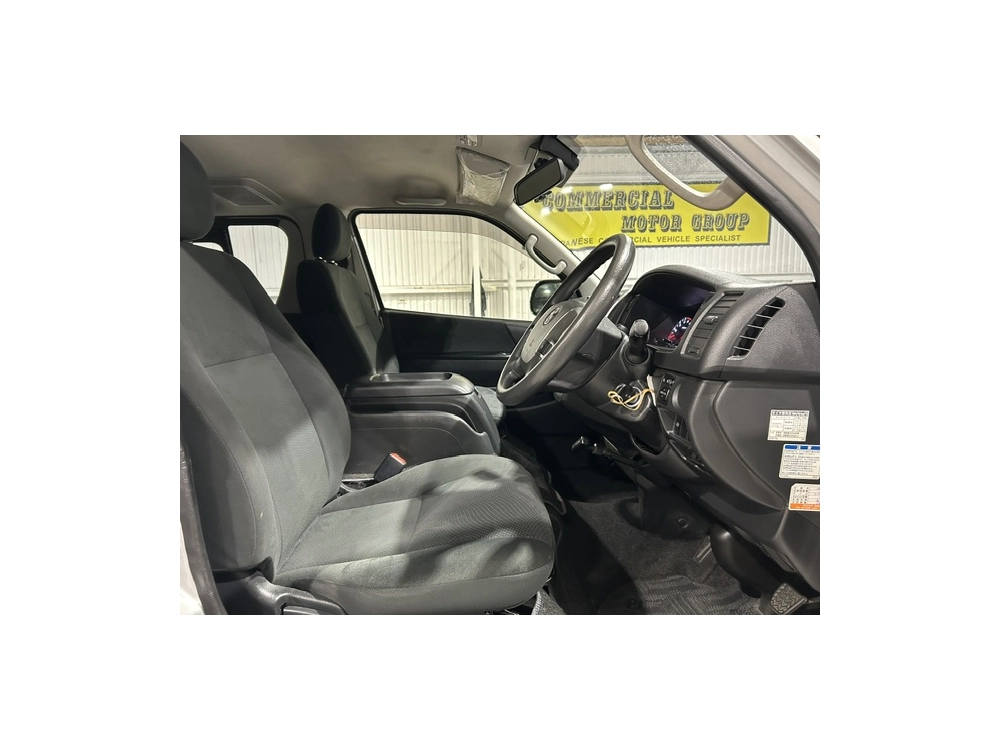 2020 Toyota Hiace 4X4 SUPER GL!!! 5 SEATER / with REAR AIRCON!!