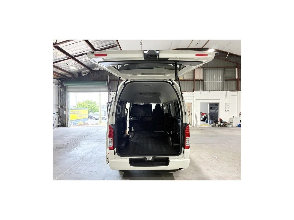 2018 Toyota Hiace 4X4 / Dual Airbags / REAR AIRCON 