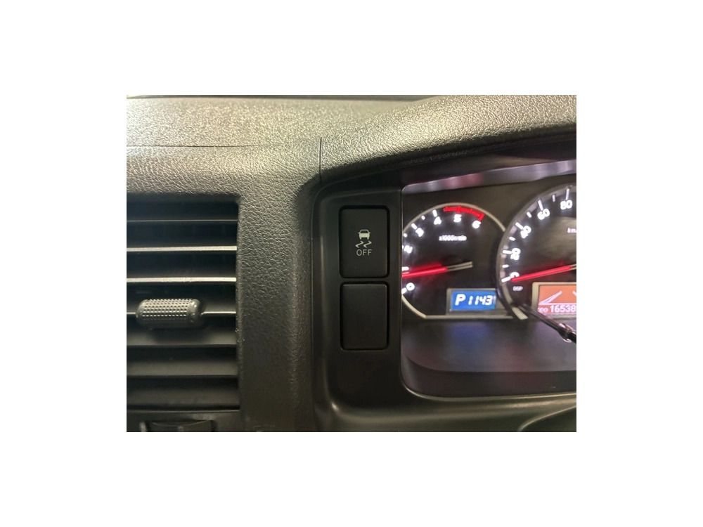 2018 Toyota Hiace 4X4 / Dual Airbags / REAR AIRCON 