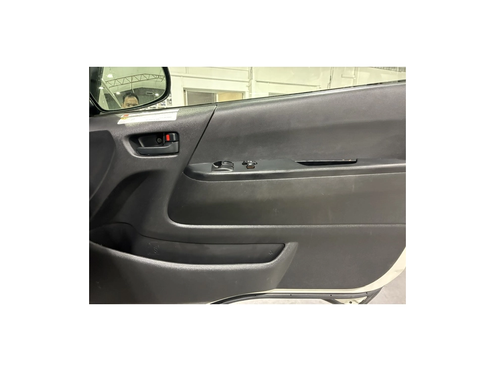 2018 Toyota Hiace 4X4 / Dual Airbags / REAR AIRCON 