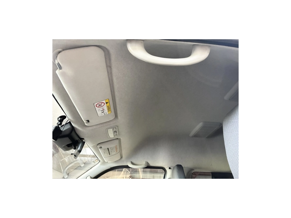 2018 Toyota Hiace 4X4 / Dual Airbags / REAR AIRCON 