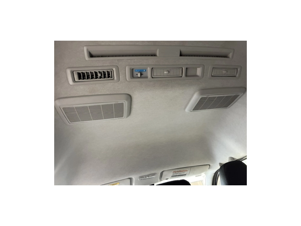 2018 Toyota Hiace 4X4 / Dual Airbags / REAR AIRCON 
