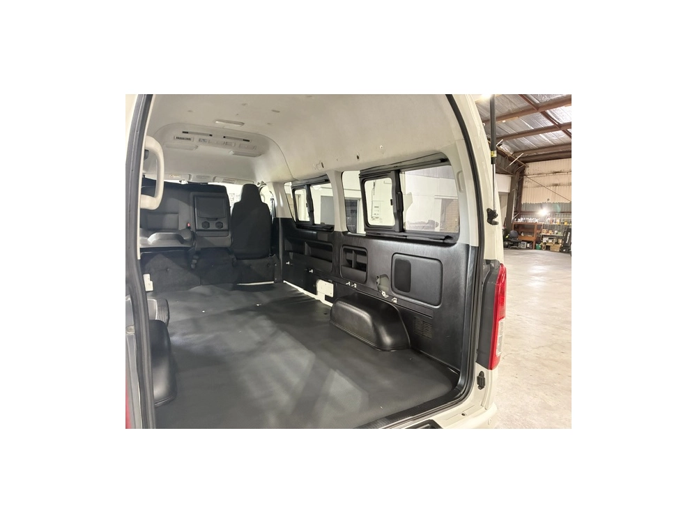 2018 Toyota Hiace 4X4 / Dual Airbags / REAR AIRCON 