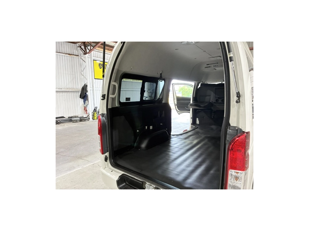 2018 Toyota Hiace 4X4 / Dual Airbags / REAR AIRCON 