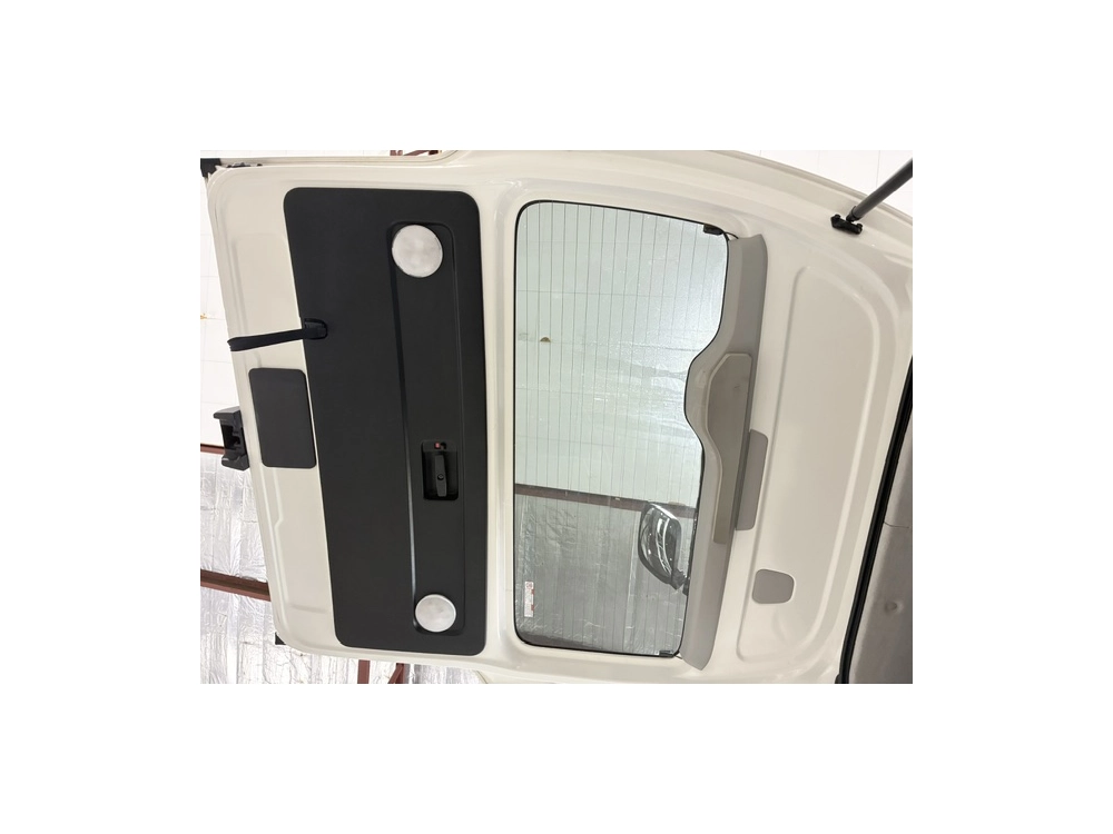 2018 Toyota Hiace 4X4 / Dual Airbags / REAR AIRCON 