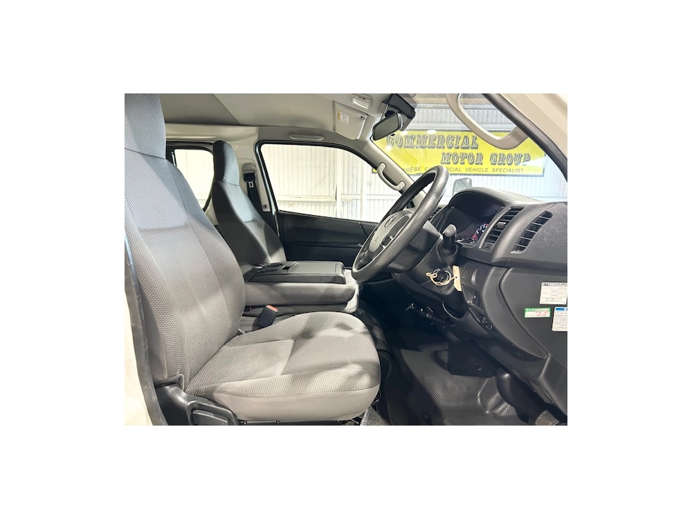 2019 Toyota Hiace =4X4= 6 or 9 Seaters 