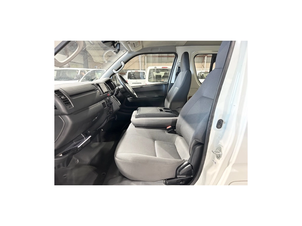 2019 Toyota Hiace =4X4= 6 or 9 Seaters 
